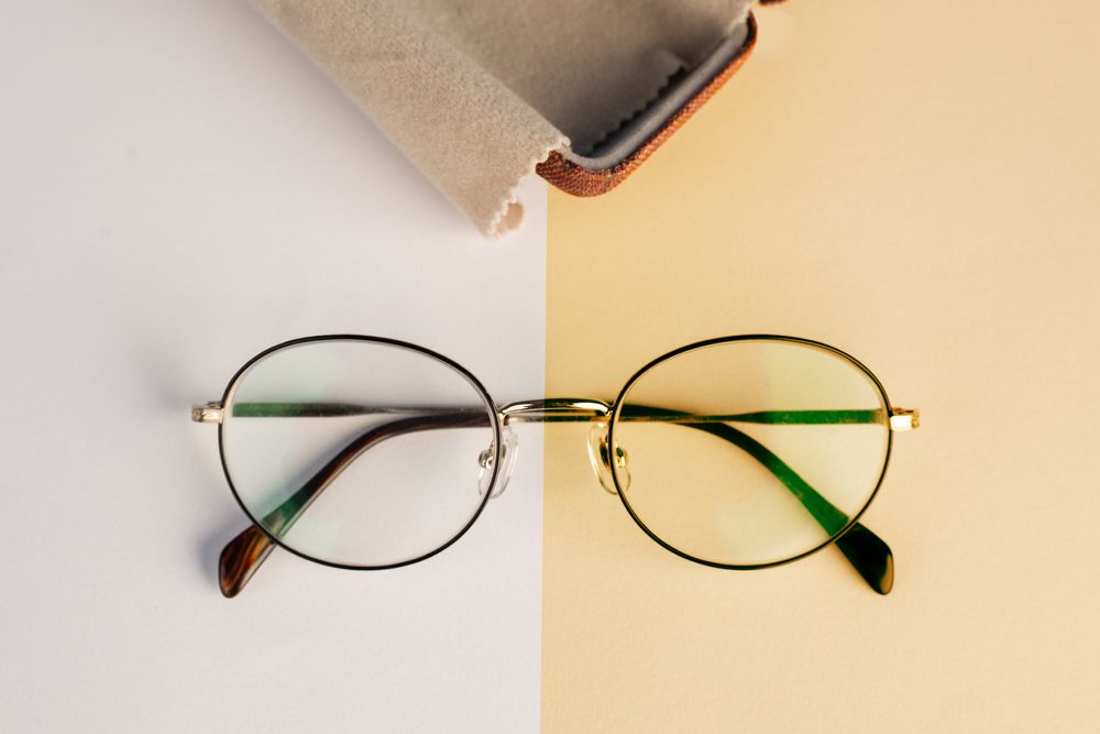 Photoshoot of eyeglasses with yellow and white background